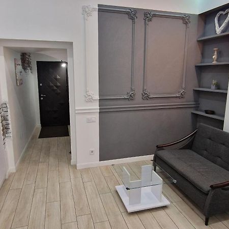 Чорно -Білий Люкс В Центрі Apartment Лвив Екстериор снимка